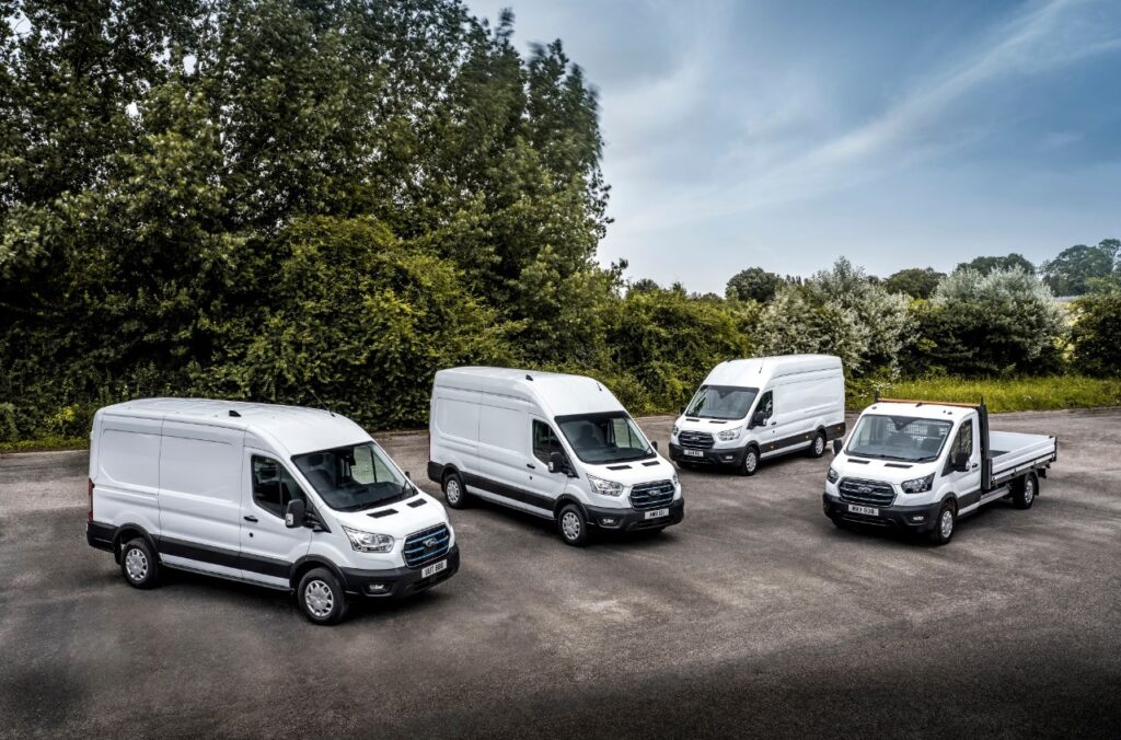 Ford a déployé dix prototypes du fourgon E-Transit chez des clients européens.
