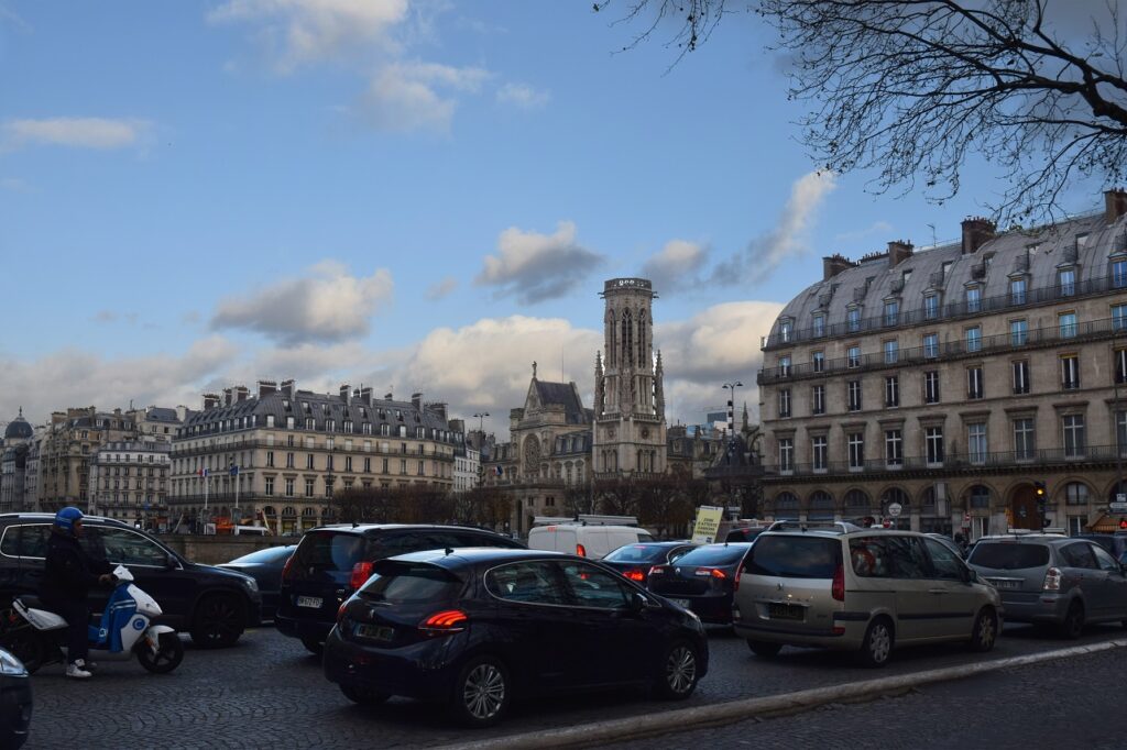 Les émissions de gaz à effet de serre et de polluants à faible vitesse sont équivalentes à celles produites à 110 km/h, selon une étude réalisée par le Cerema.