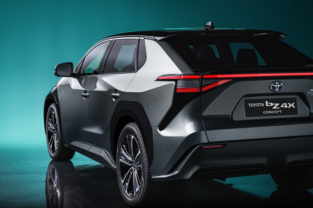 Le bZ4X sera le premier modèle particulier 100 % électrique de Toyota, commercialisé à partir de mi-2022.