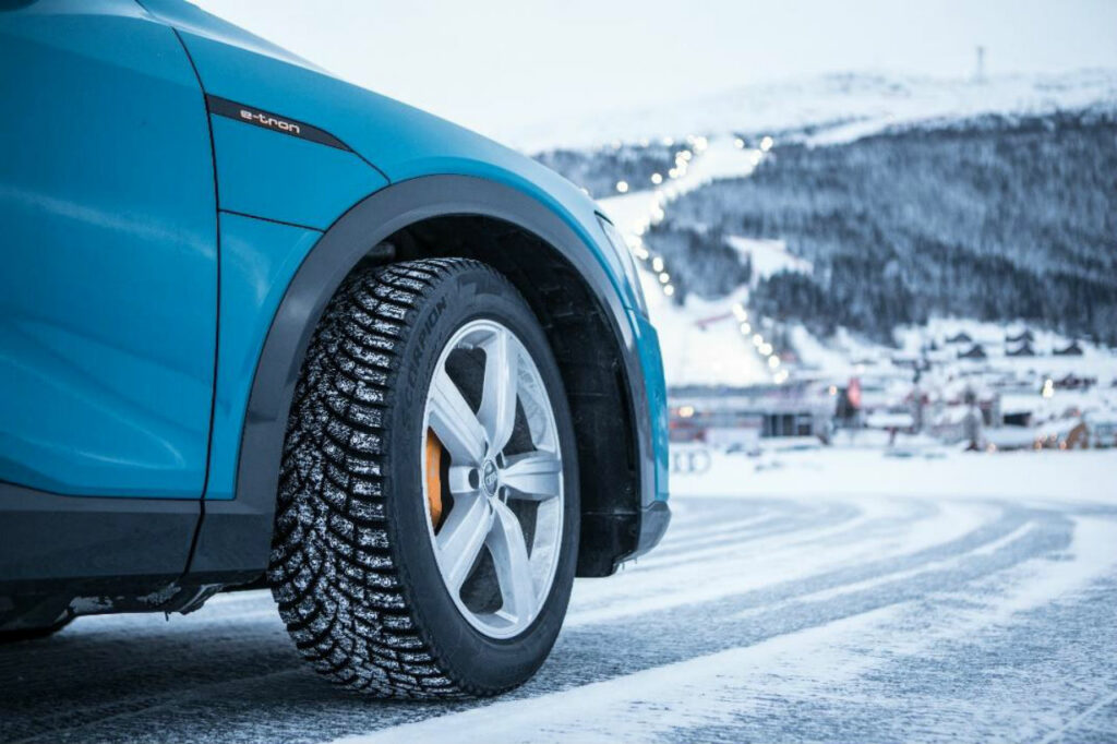 Seulement 1 conducteur sur 5 envisage de modifier ses pneumatiques avec l'arrivée de la loi Montagne. © Pirelli