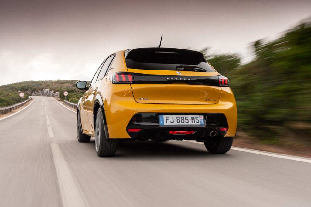 La marque Peugeot affiche -40 % en août 2021 mais progresse de 11,6 % depuis le début de l'année.