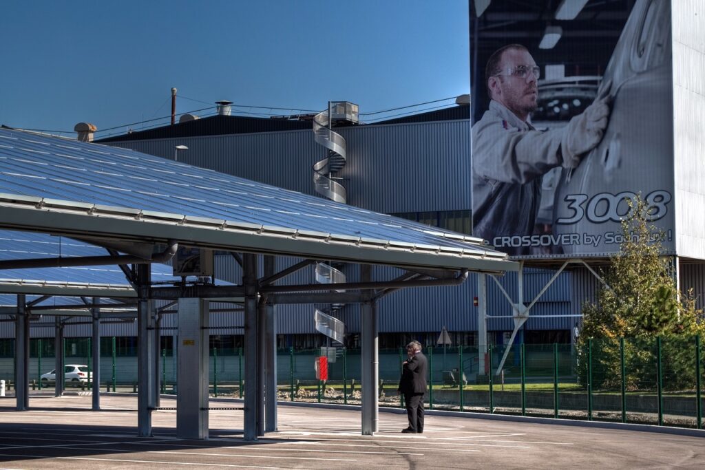 En 2010, le site de Sochaux avait déjà accueilli 4 800 panneaux photovoltaïques. © Daniel Novak – Stellantis.