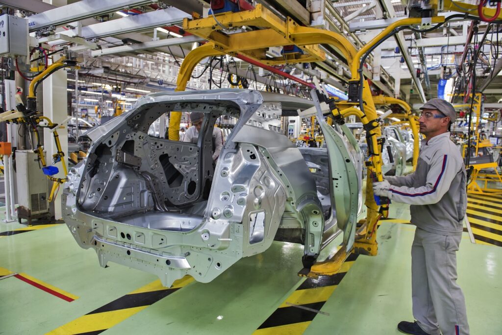La pénurie de semi-conducteurs pourrait entraîner une perte cumulée de 210 milliards de dollars pour les constructeurs automobiles en 2021.