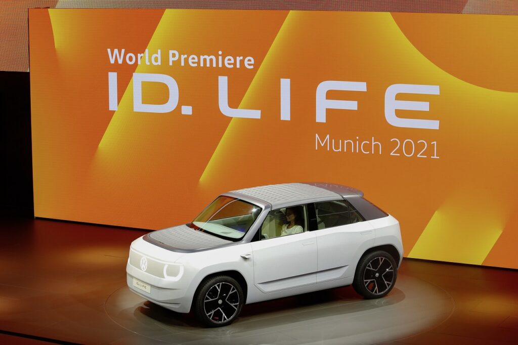 Le concept Volkswagen ID. Life préfigurant la citadine 100 % électrique lancée en 2025.