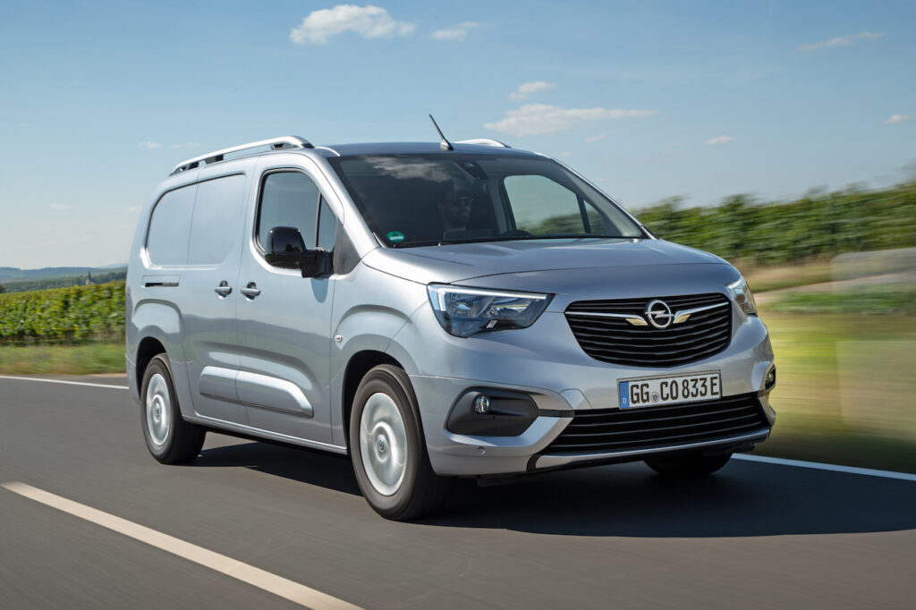 Avec le Combo-e Cargo, Opel propose un VUL électrique affichant 275 km d'autonomie.