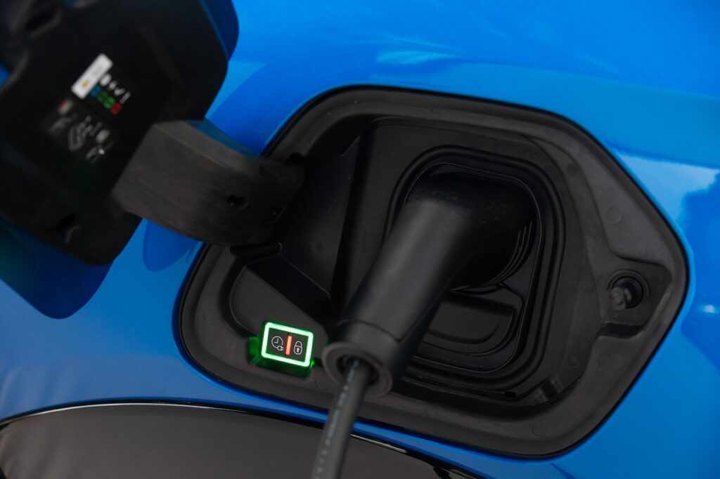 Des solutions, autres que le véhicule électrique à batterie, existent pour décarboner le parc automobile.