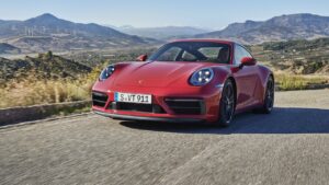 Porsche poursuit son développement dans la location courte durée