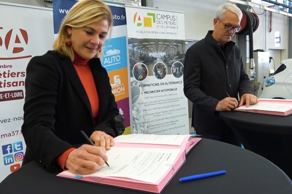 Les représentants de l'ANFA et de la région Centre-Val de Loire se sont retrouvés pour officialiser cette signature.
