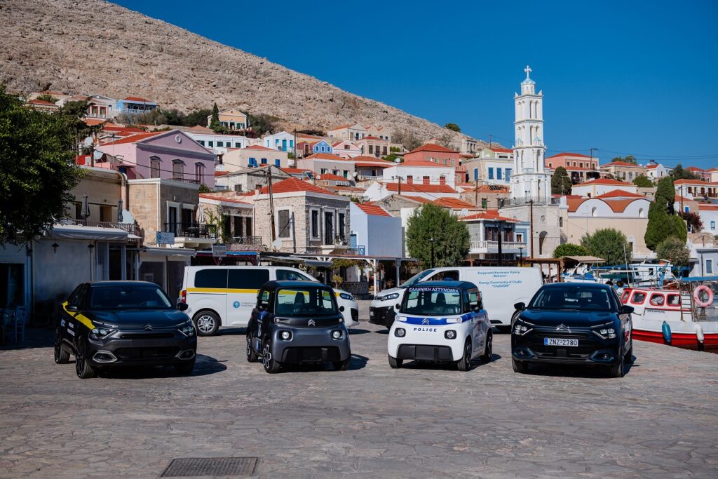 Dans un premier temps, Citroën a mis sur les routes de l'île grecque six véhicules dont deux Ami, deux ë-C4 et un ë-Spacetourer. 