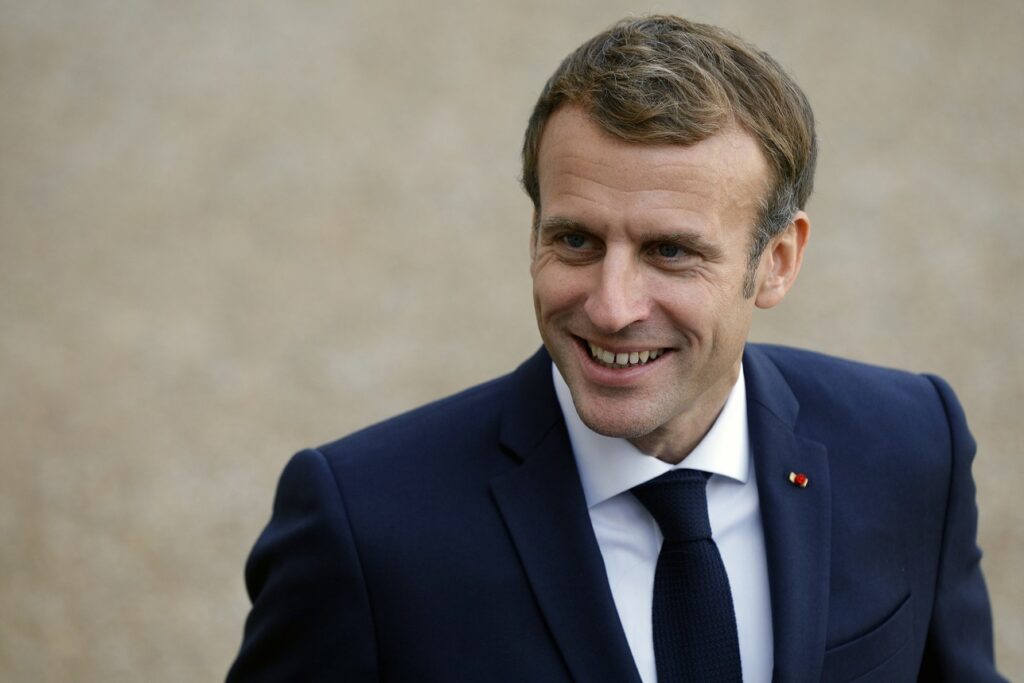 Emmanuel Macron a confirmé la création du Contrat d'engagement jeune dès 2022. (Crédit photo : AFP)