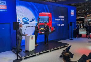 Ford Trucks France a profité de Solutrans pour officialiser sa première livraison de véhicules au groupe Combronde.