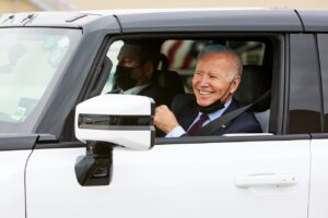 Joe Biden vante l