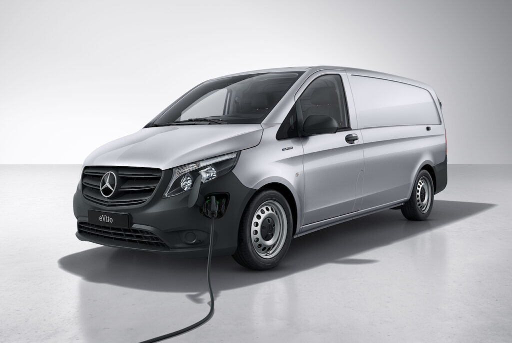 Le Mercedes-Benz Vans eVito gagne en autonomie grâce à sa batterie de 60 kWh.