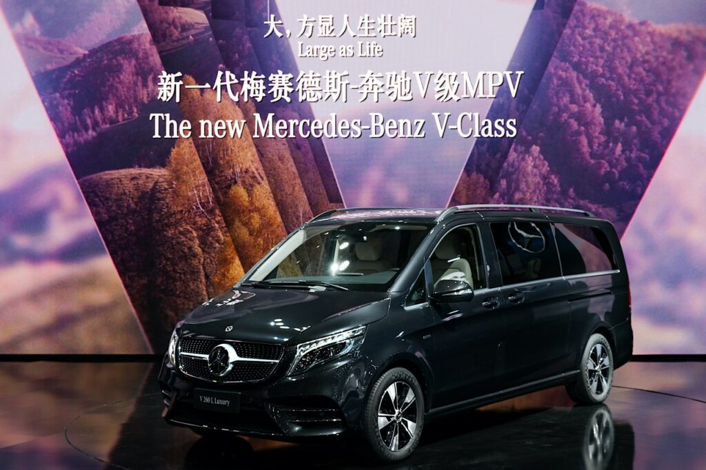 Le chinois BAIC détient 9,98 % du capital de Mercedes. 