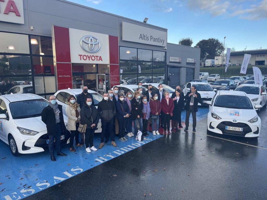 Le groupe Cobredia va livrer dans le Morbihan 120 Toyota Yaris hybrides à une association de services 
à domicile.