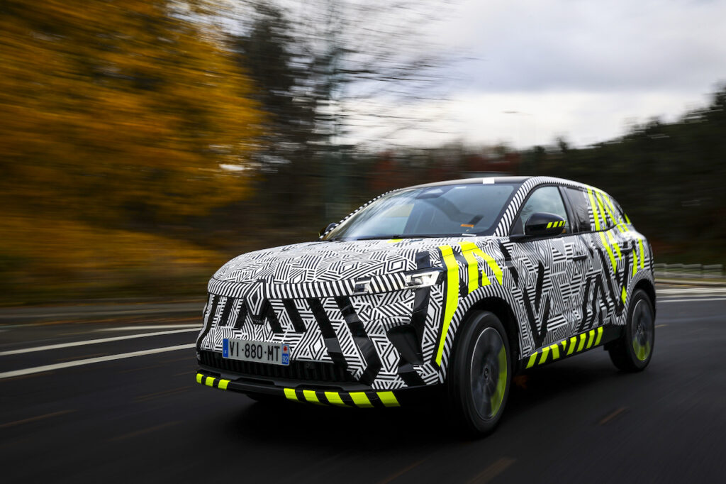 Le Renault Austral sera exclusivement proposé avec des motorisations essence électrifiées.