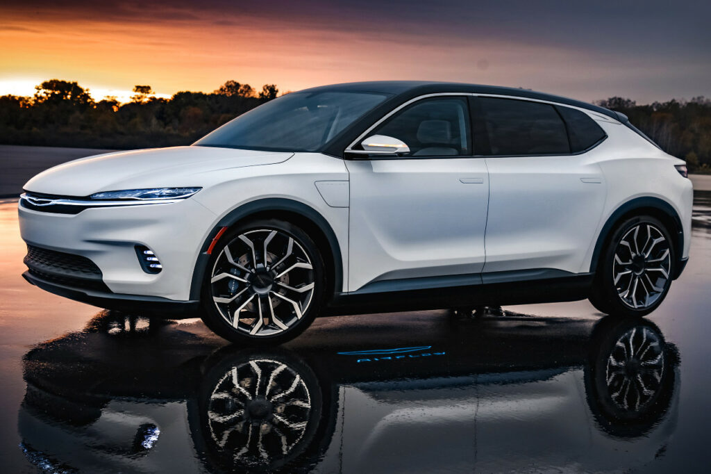 Chrysler a dévoilé l'Airflow Concept, qui préfigure son passage au tout électrique.