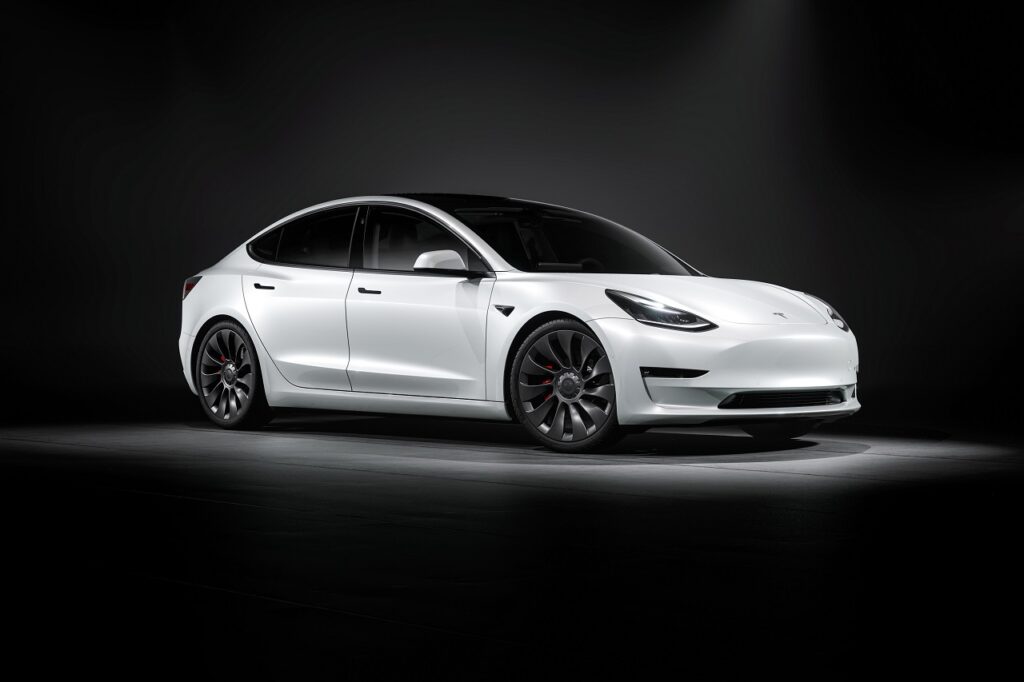 Avec 34 783 immatriculations, la Tesla Model3 est la première voiture électrique vendue au Royaume-Uni et la deuxième toutes catégories confondues. 