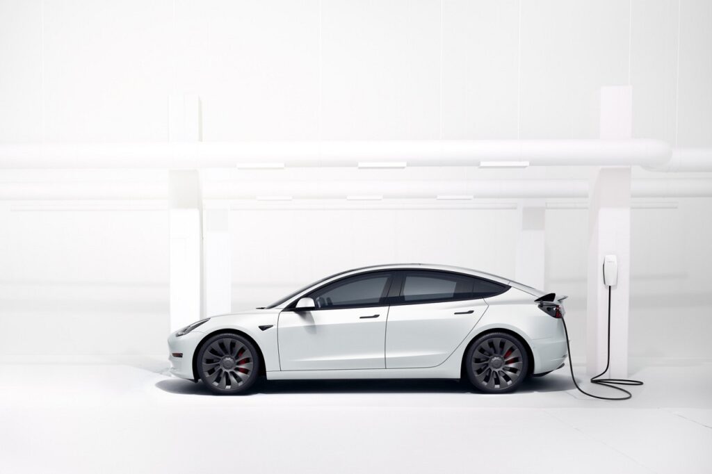 Tesla a écoulé 936 172 véhicules dans le monde en 2021.
