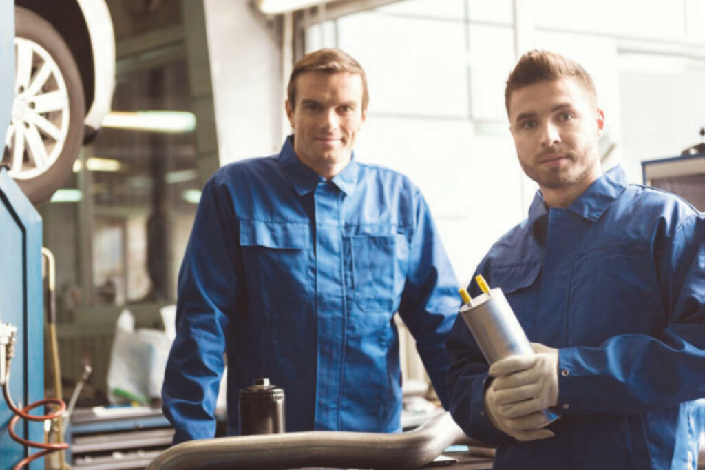 54,5 % des jeunes en formation aux métiers de l'automobile sont en alternance. © Anfa
