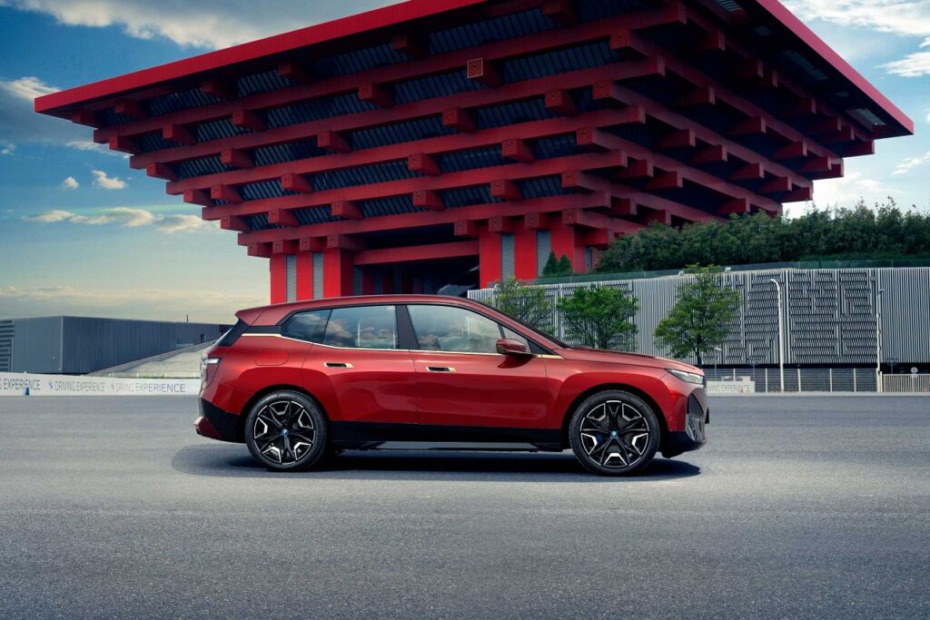 BMW détient, depuis le 11 février 2022, 75 % de la coentreprise formée en 2003 avec Brilliance.