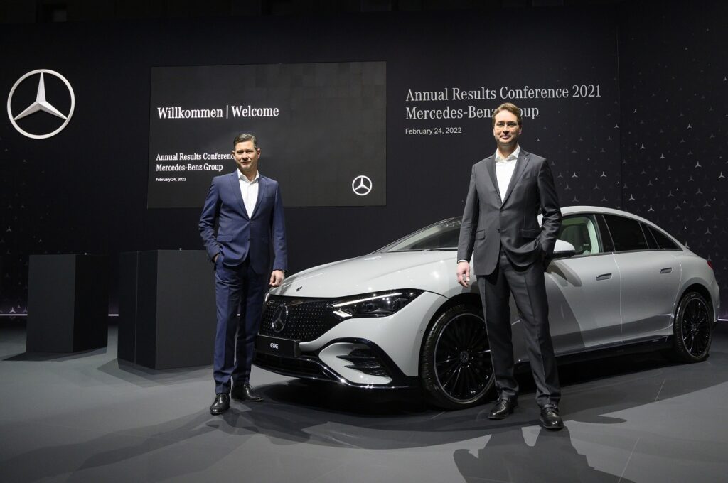 Harald Wilhelm, membre du directoire de Mercedes-Benz Group, et Ola Källenius, président de Mercedes-Benz Group AG.