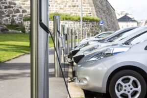 Est-il raisonnable de faire payer par la collectivité le soutien à la voiture électrique ?