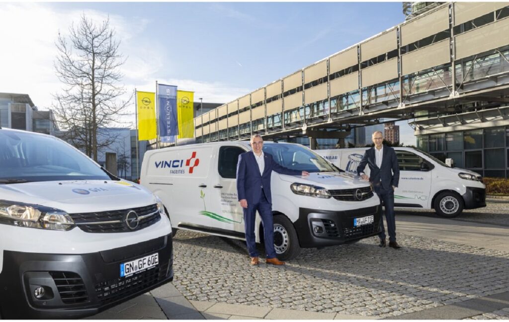 Andreas Marx, patron d’Opel Allemagne, et  Stefan Falk, directeur général de Vinci Energies Deutschland Building Solutions. 