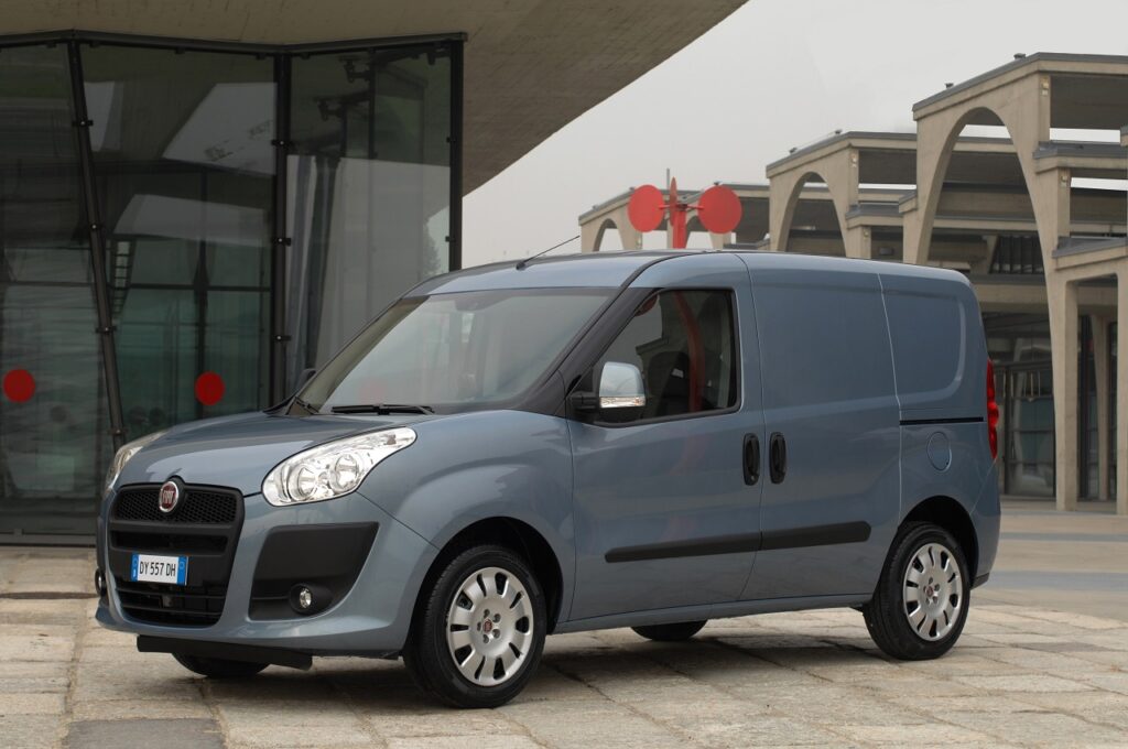 Avec un Fiat Doblo Cargo et une Citroën C3, Jean Lassalle (Mouvment résistons !) est le seul candidat à déclarer deux véhicules.