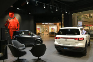 BYmyCAR investit dans un pop-up store Mercedes à Nice
