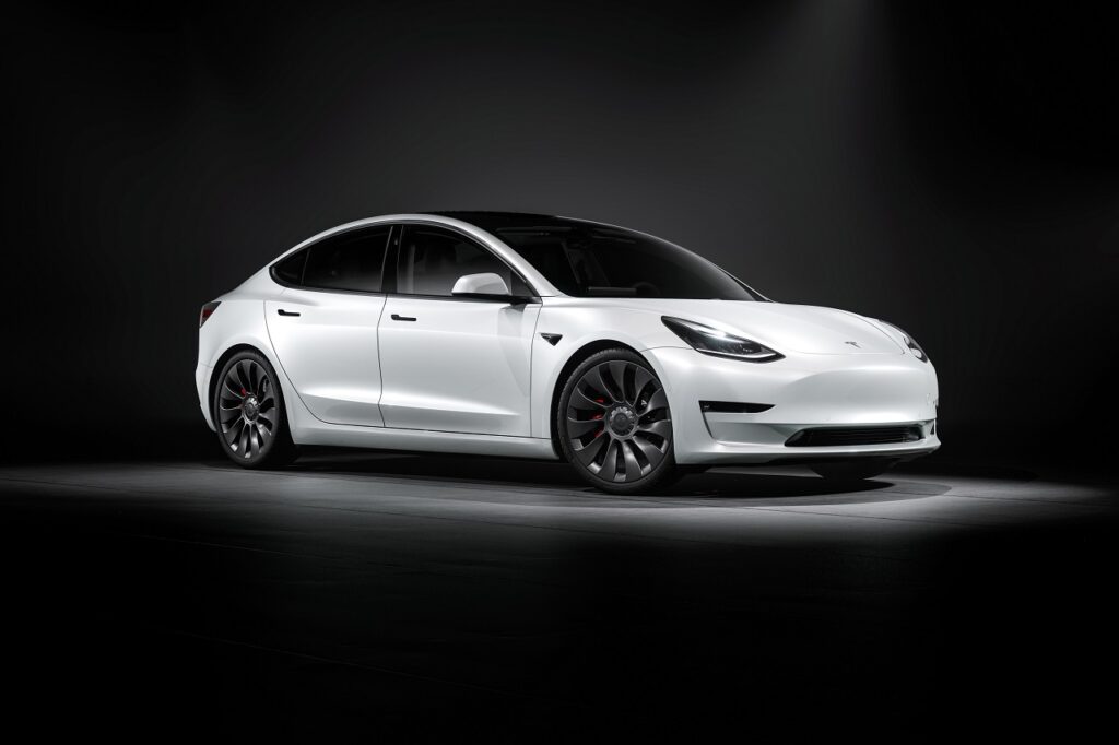 L'électrification de Carlili commencera avec l'acquisition de quelque 200 Model 3 et 100 Model Y chez Tesla. 