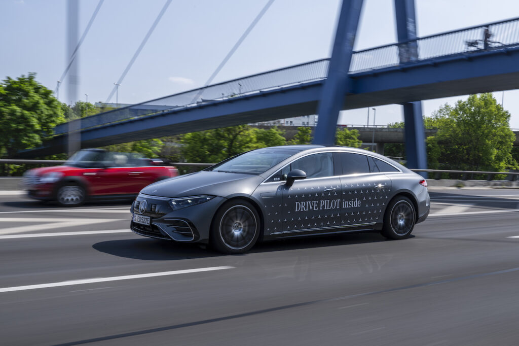 Les Mercedes-Benz Classe S et EQS peuvent être équipées d'un système de conduite autonome de niveau 3 en Allemagne.

