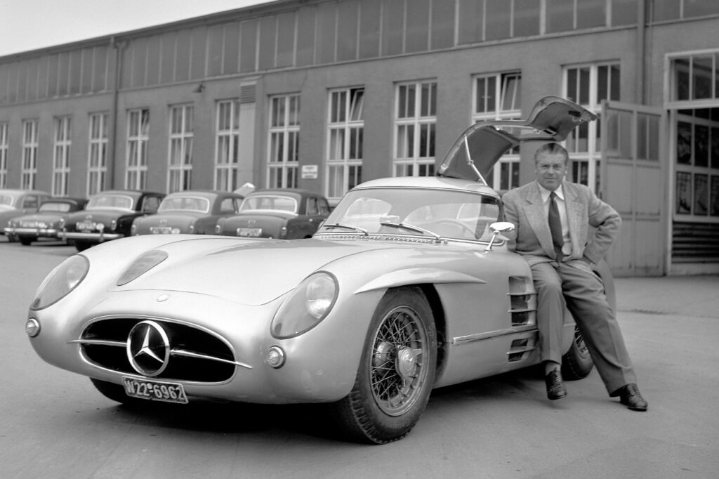 Rudolf Uhlenhaut, l'ingénieur qui développé la Mercedes 300 SLR Coupé. 