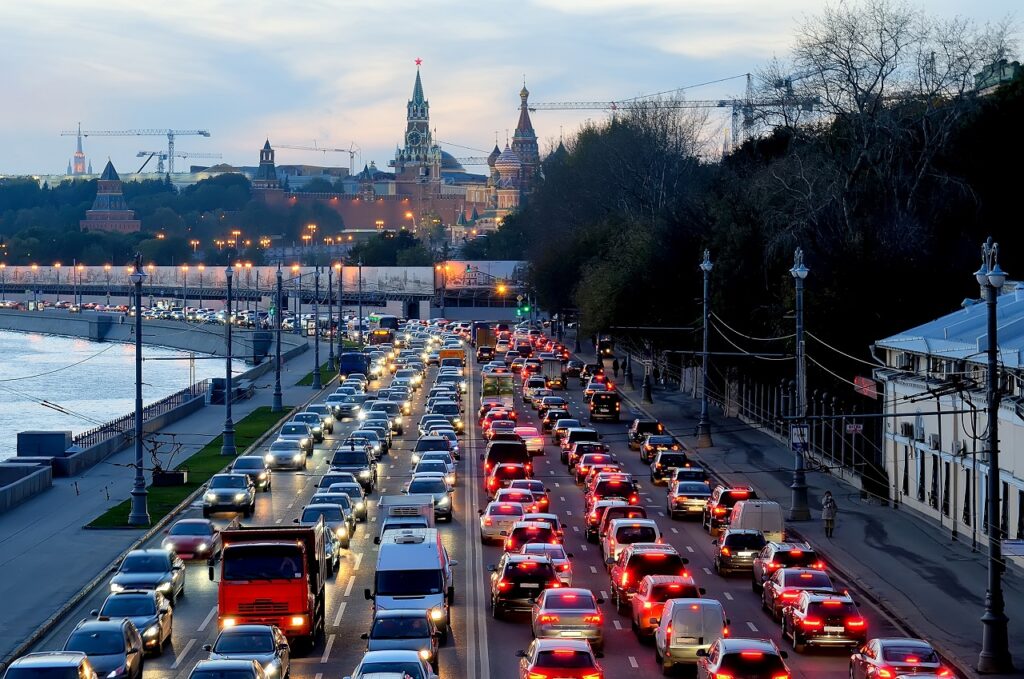 Dans un décret promulgué le 12 mai 2022, le gouvernement russe a établi une liste des normes allégées pour pouvoir certifier les nouveaux véhicules produits dans le pays.