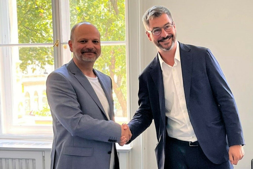 Peter Marolin, fondateur Onlinecars, et Guillaume Paoli, co-fondateur d'Aramis Group.