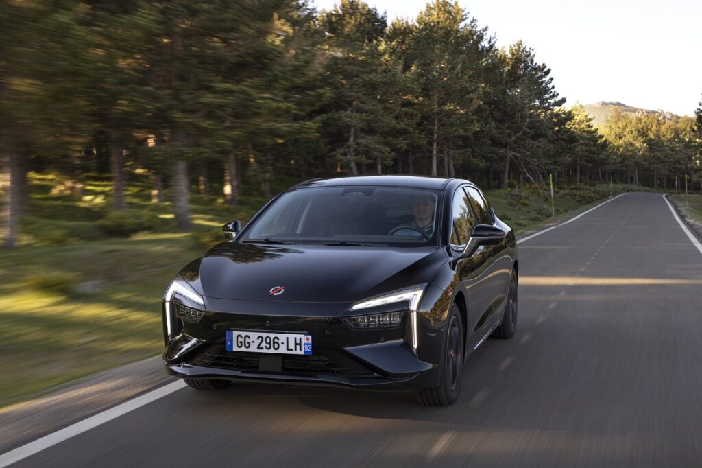 100 % électrique, la Mobilize Limo défend un coût d'utilisation inférieur à celui d'une berline hybride.