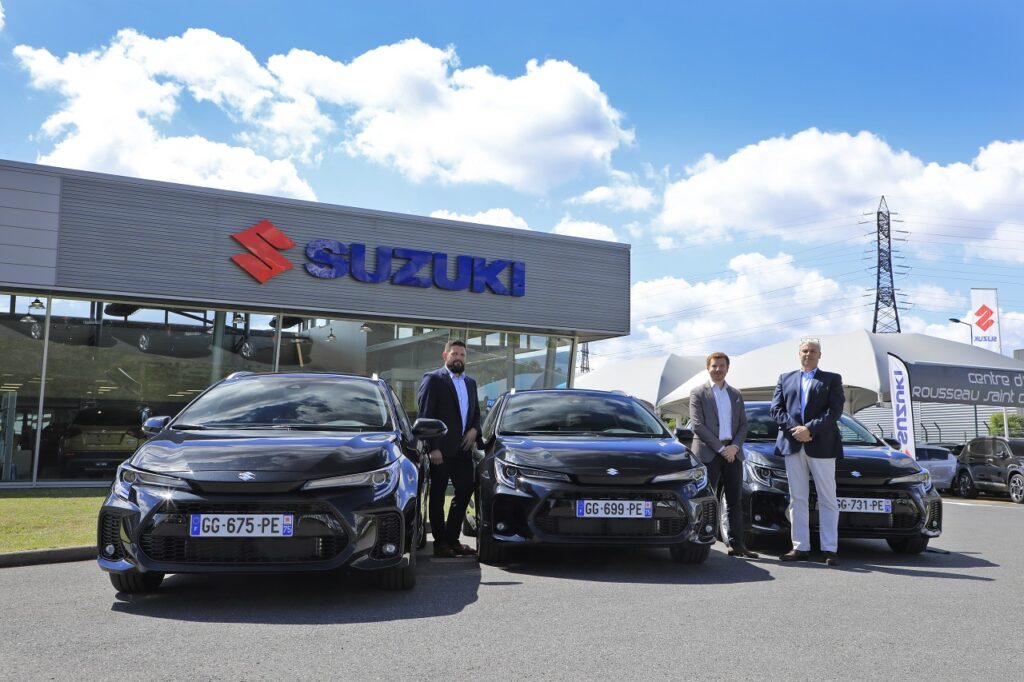 De gauche à droite : Julien Monin (Suzuki France), Benjamin Pasquet (FlexiFleet) et Hervé Rousseau (Rousseau Automobiles)