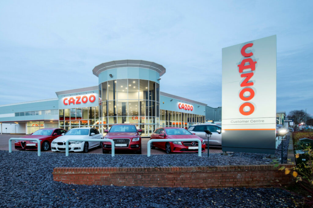 Le groupe Cazoo revendique la livraison de plus de 75 000 VO depuis sa création en 2018. 