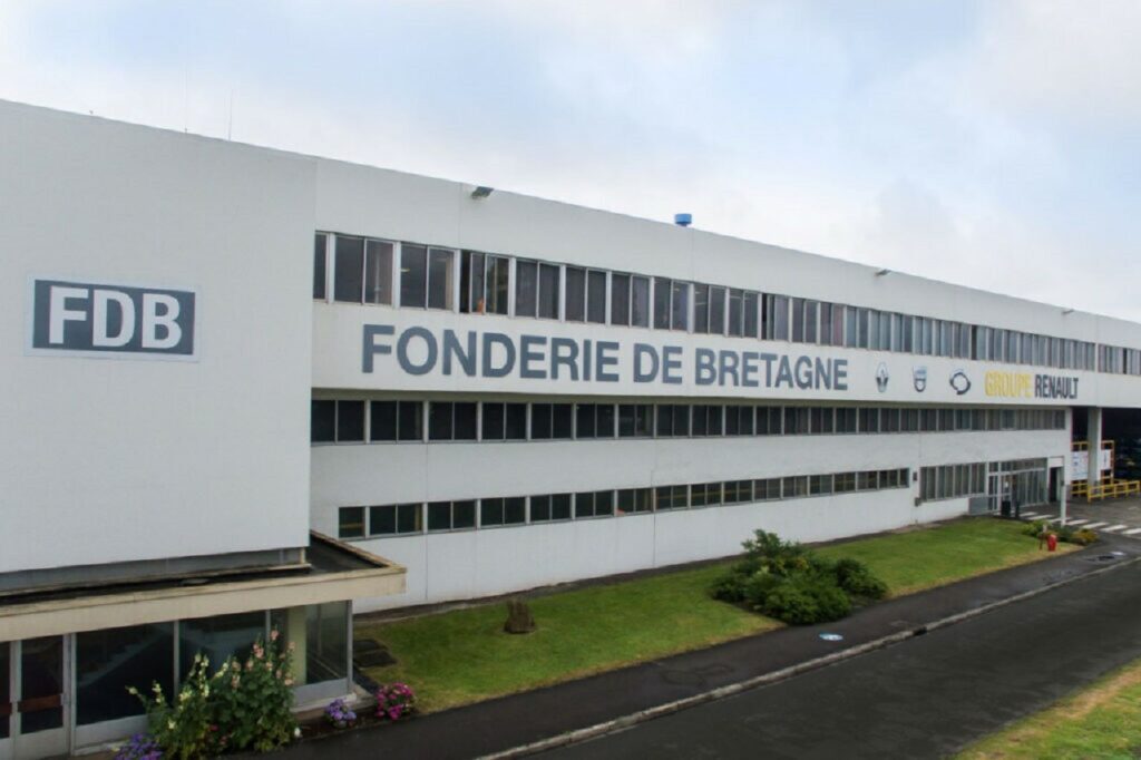 Renault va vendre la fonderie mais aussi  investir 32 millions d'euros pour la moderniser. 