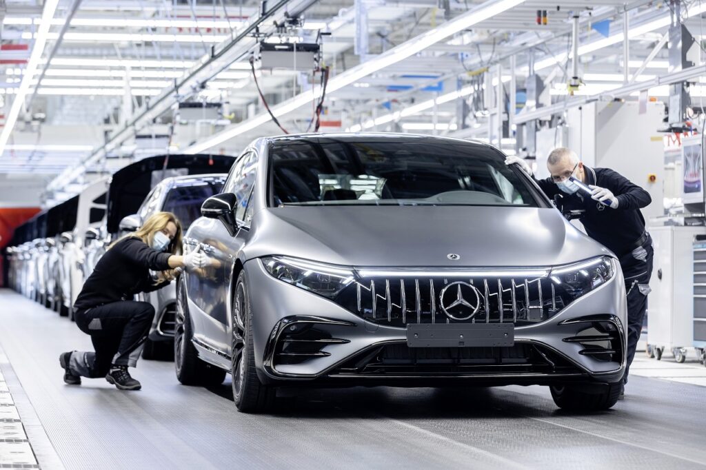 Mercedes-Benz a dégagé une marge opérationnelle de 15,3 % sur le premier semestre 2022. 