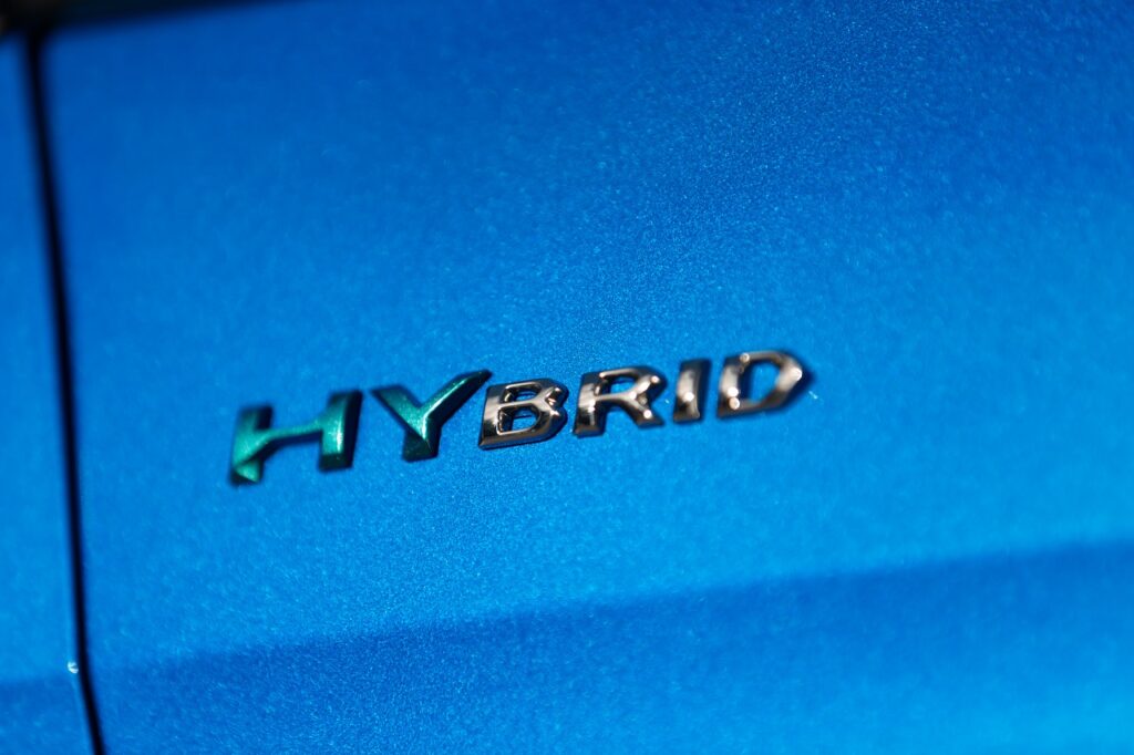 Le calcul des émissions des hybrides rechargeables vont évoluer dès 2025. 