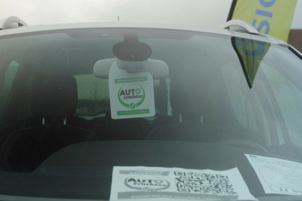 AutoSynthèse propose aux professionnels un système de QR Code donnant accès à ses rapports d'expertise de véhicules d'occasion. 