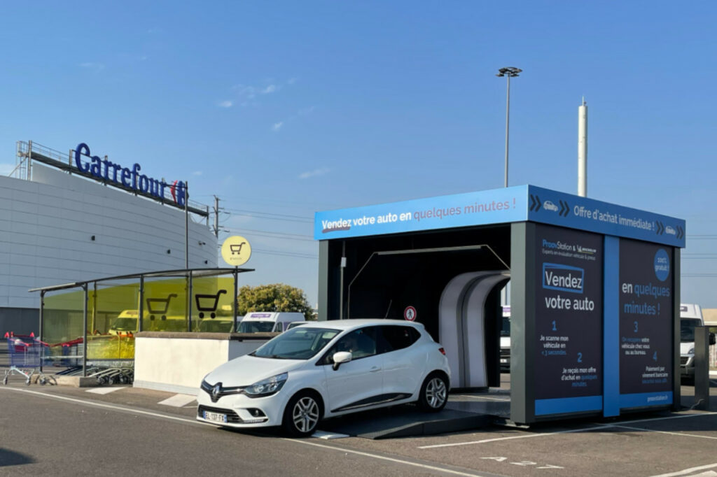 Les deux premiers portiques ont été installés chez Carrefour à Vénissieux (69) et Aix-en-Provence (13).
