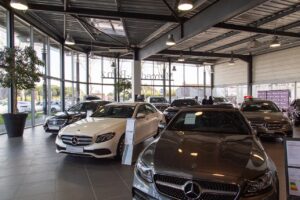 Le club des groupes de distribution automobiles milliardaires s