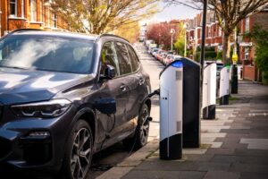 Face aux véhicules électriques, les Français ont encore besoin de pédagogie