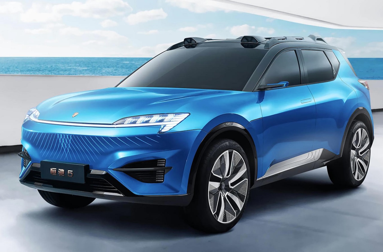 Le groupe chinois Evergrande, surendetté, lance sa première voiture électrique