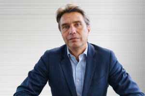Guillaume Couzy, Stellantis : "La relation avec le client change, notre organisation commerciale doit suivre"