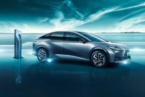 Toyota dévoile la bZ3, une berline électrique destinée à la Chine