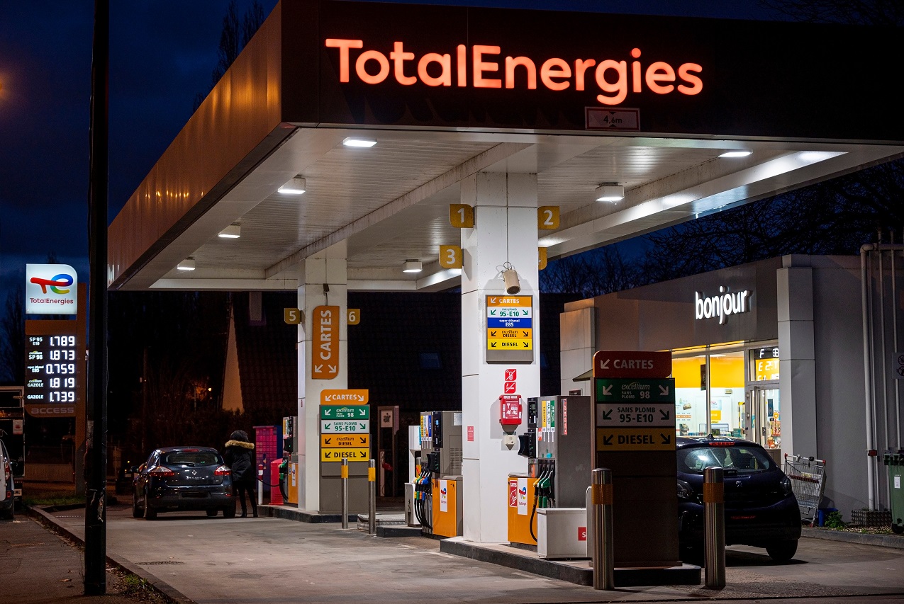 TotalEnergies vend des stations-service en Europe
