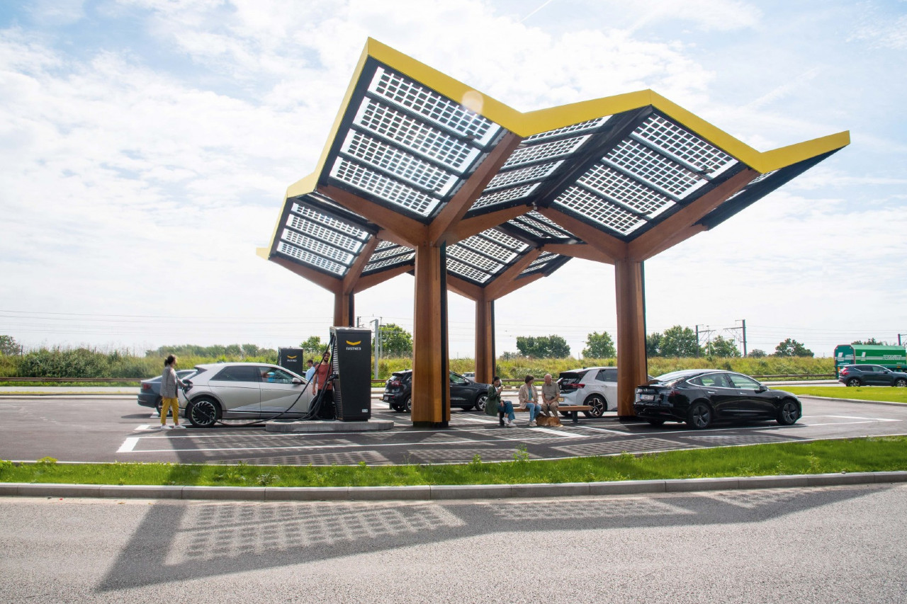 Fastned va bâtir des aires de service dédiées aux voitures électriques